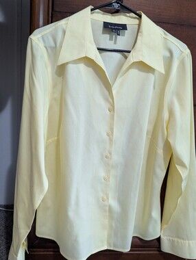 Evan Picone Soft Yellow Button-Front Women's Shirt